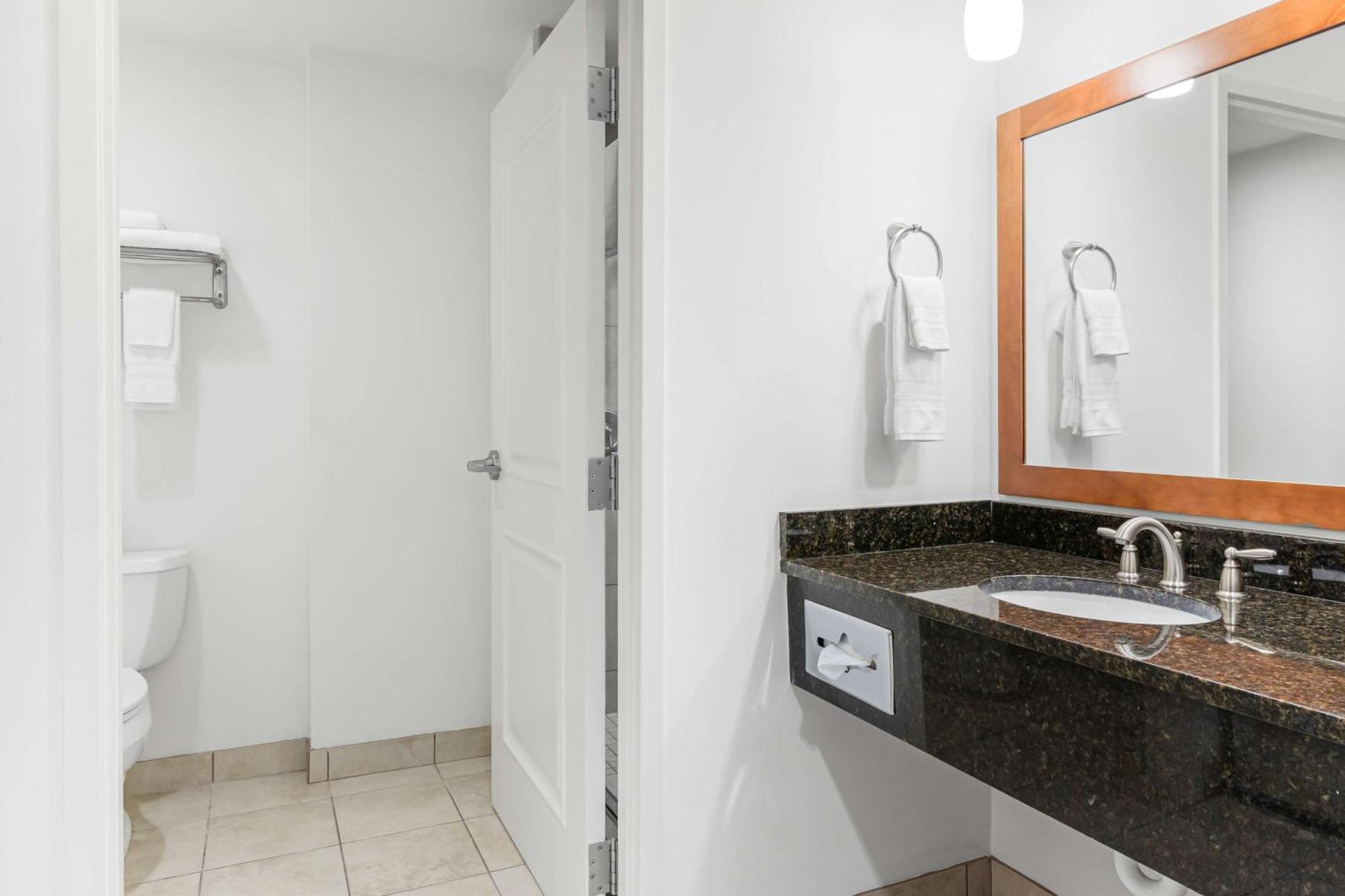 Best Western Plus Westgate Inn And Suites Leland Luaran gambar