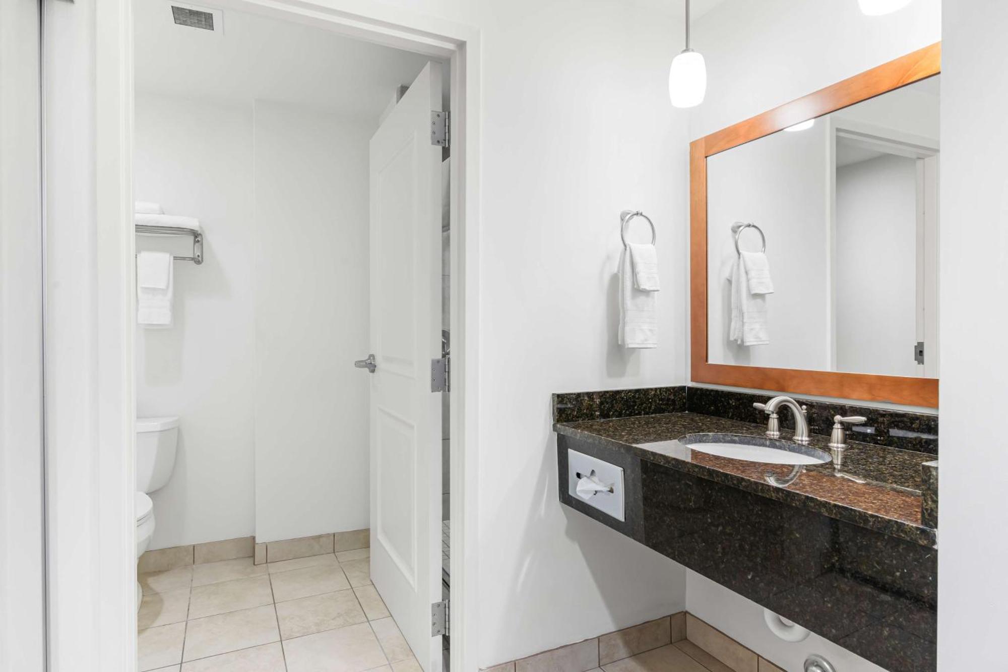 Best Western Plus Westgate Inn And Suites Leland Luaran gambar
