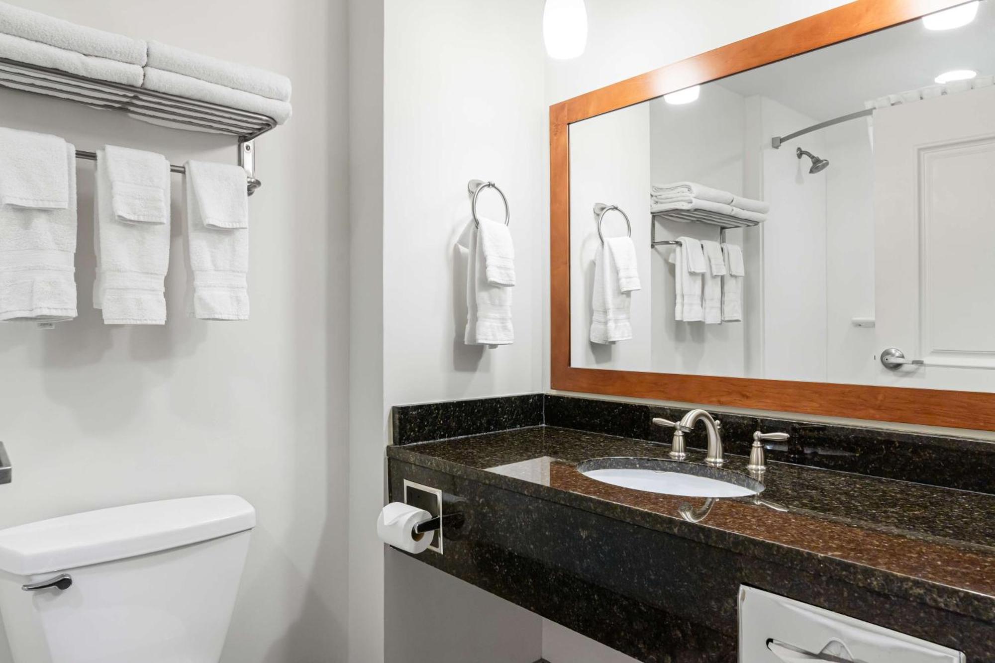 Best Western Plus Westgate Inn And Suites Leland Luaran gambar